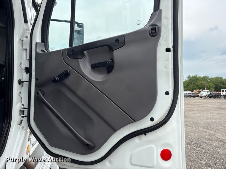 image for item EG9217 2012 Freightliner Business Class M2 Crew Cab utility / service truck