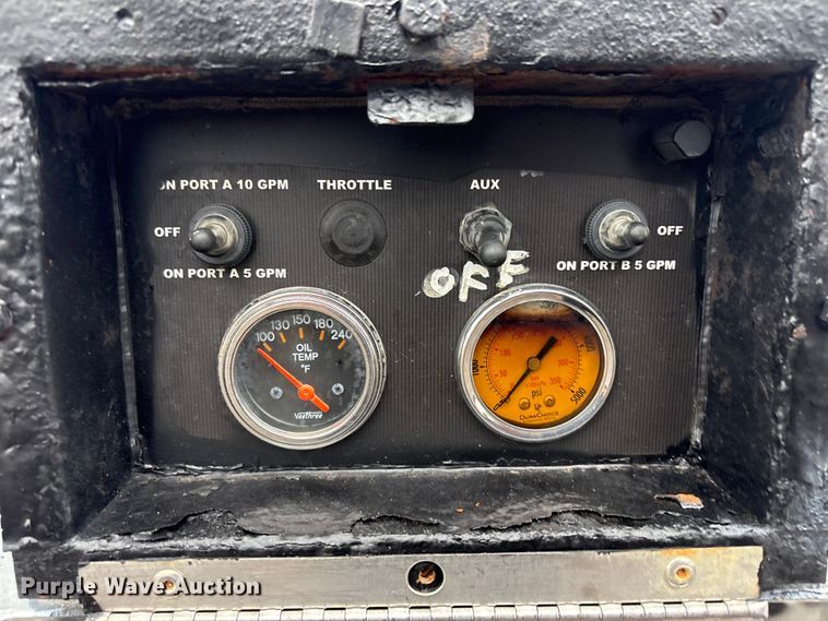 image for item EG9218 2014 Freightliner 108SD Crew Cab utility / service truck