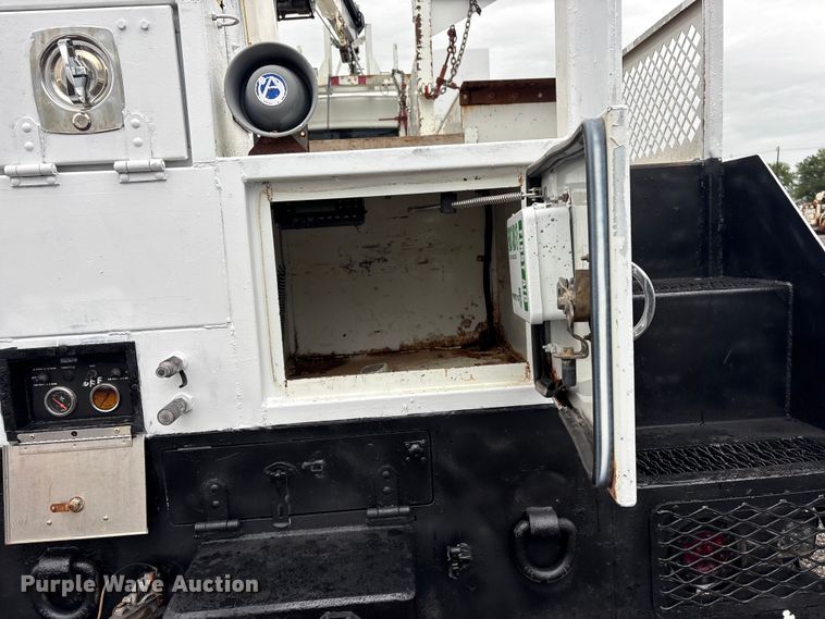 image for item EG9218 2014 Freightliner 108SD Crew Cab utility / service truck