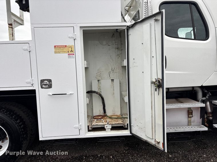 image for item EG9218 2014 Freightliner 108SD Crew Cab utility / service truck