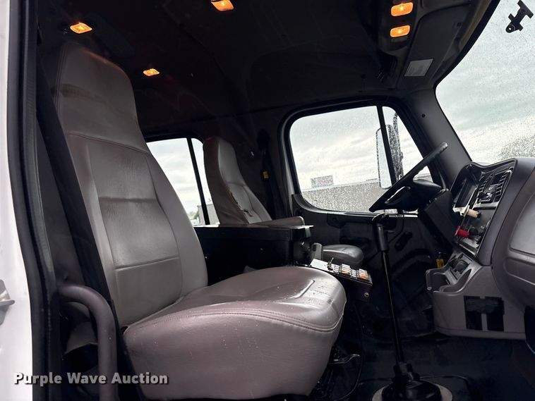 image for item EG9218 2014 Freightliner 108SD Crew Cab utility / service truck
