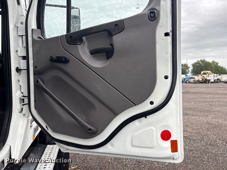 image for item EG9218 2014 Freightliner 108SD Crew Cab utility / service truck