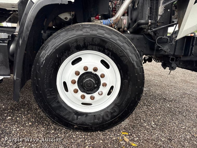 image for item EG9218 2014 Freightliner 108SD Crew Cab utility / service truck