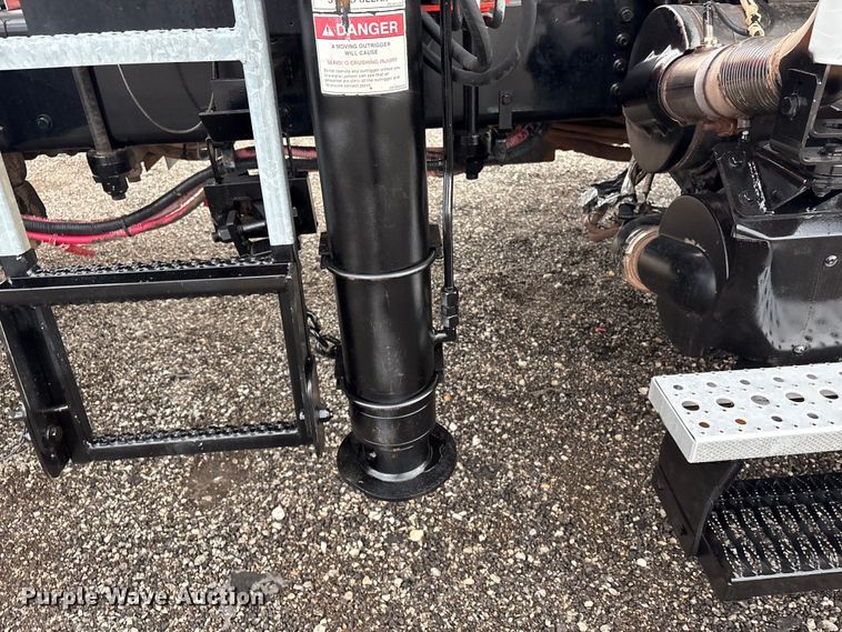image for item EG9221 2012 Freightliner Business Class M2 grapple truck