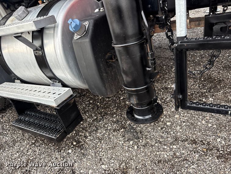 image for item EG9221 2012 Freightliner Business Class M2 grapple truck