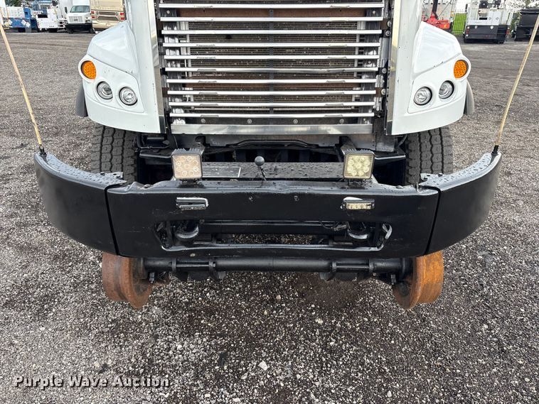 image for item EG9221 2012 Freightliner Business Class M2 grapple truck