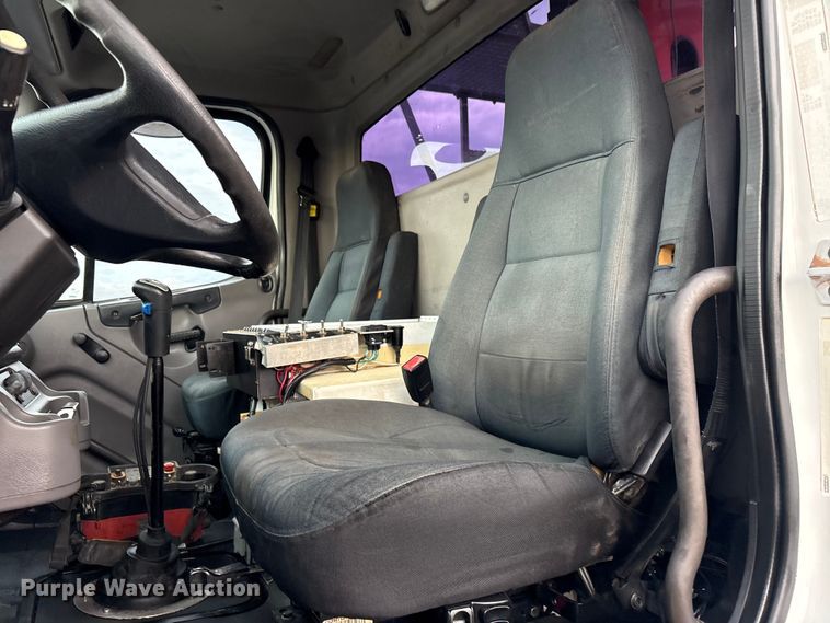 image for item EG9221 2012 Freightliner Business Class M2 grapple truck