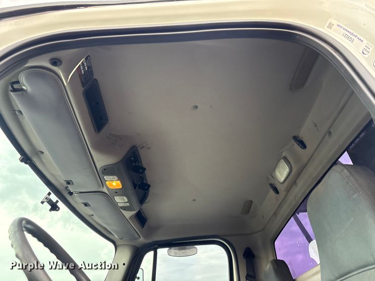 image for item EG9221 2012 Freightliner Business Class M2 grapple truck