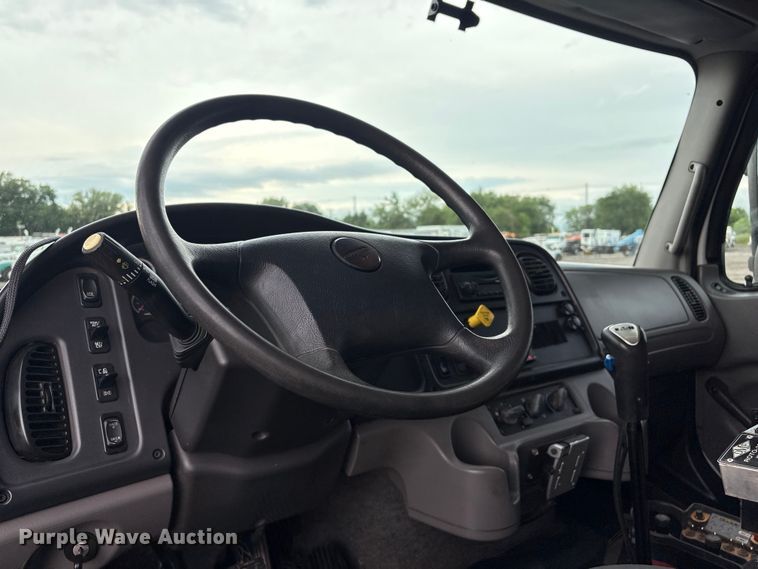 image for item EG9221 2012 Freightliner Business Class M2 grapple truck