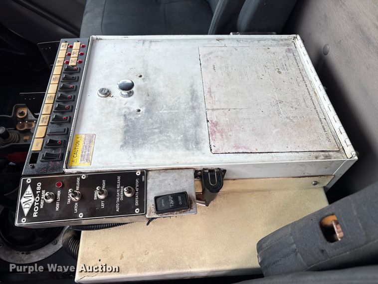 image for item EG9221 2012 Freightliner Business Class M2 grapple truck