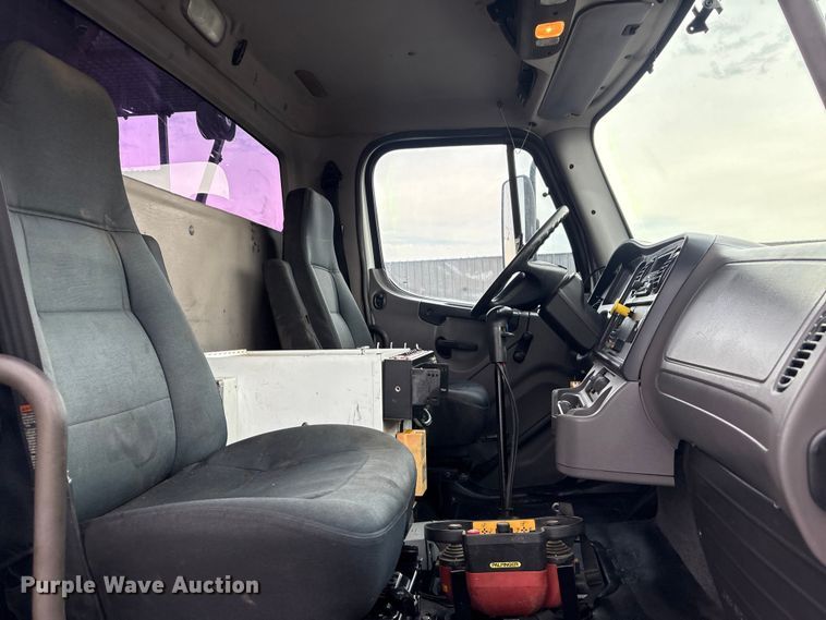 image for item EG9221 2012 Freightliner Business Class M2 grapple truck