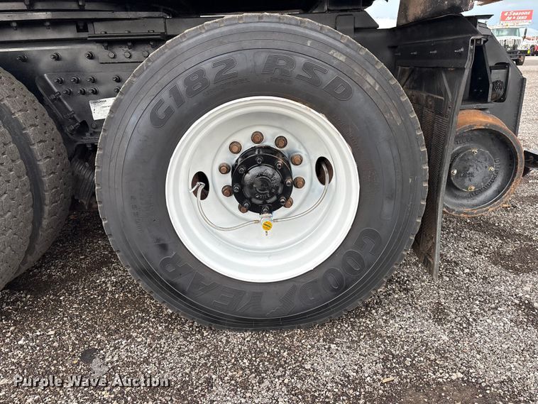 image for item EG9221 2012 Freightliner Business Class M2 grapple truck