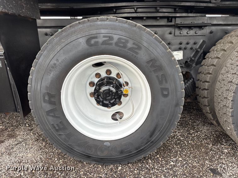 image for item EG9221 2012 Freightliner Business Class M2 grapple truck