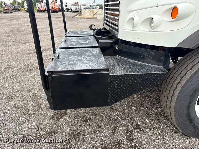 image for item EG9222 2012 Freightliner Business Class M2 Ext. Cab crane truck
