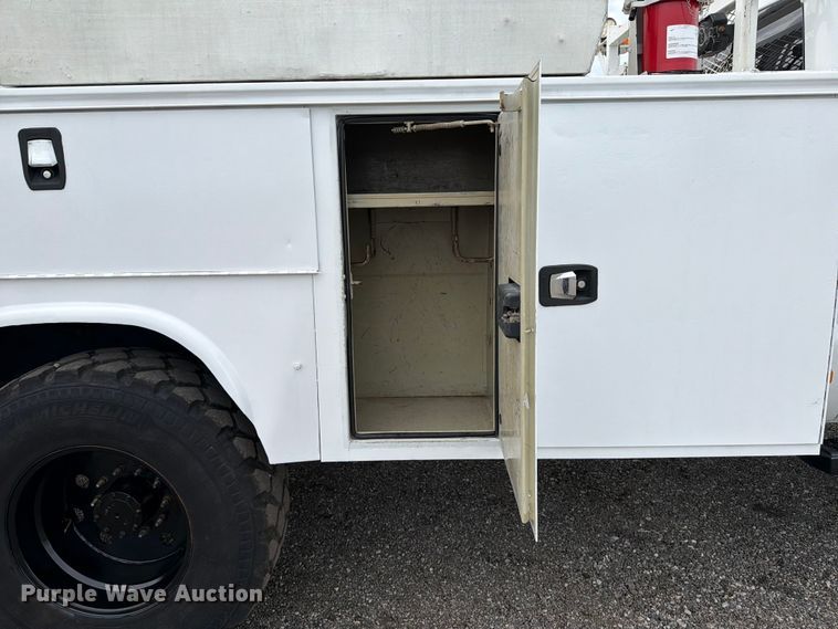 image for item EG9225 2016 Ford F550 Super Duty Crew Cab utility / service truck