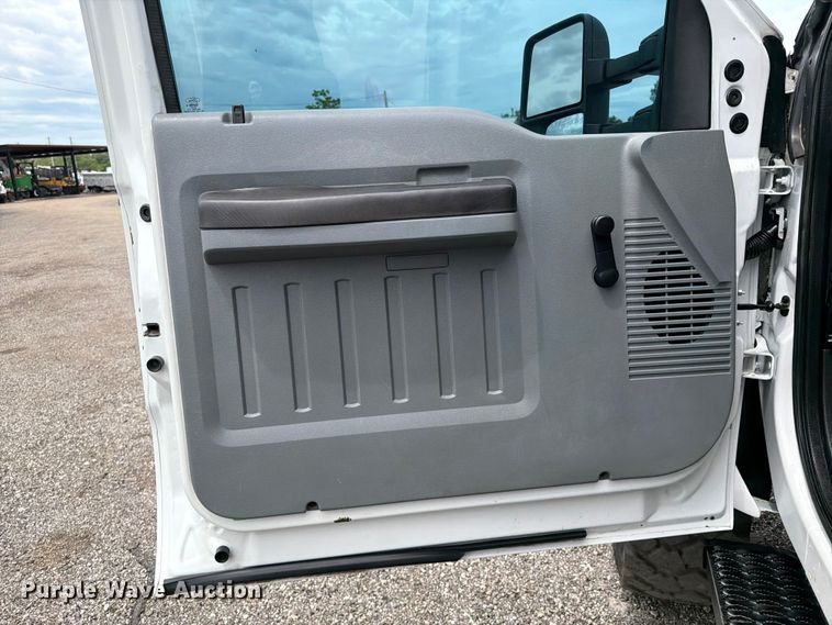image for item EG9225 2016 Ford F550 Super Duty Crew Cab utility / service truck
