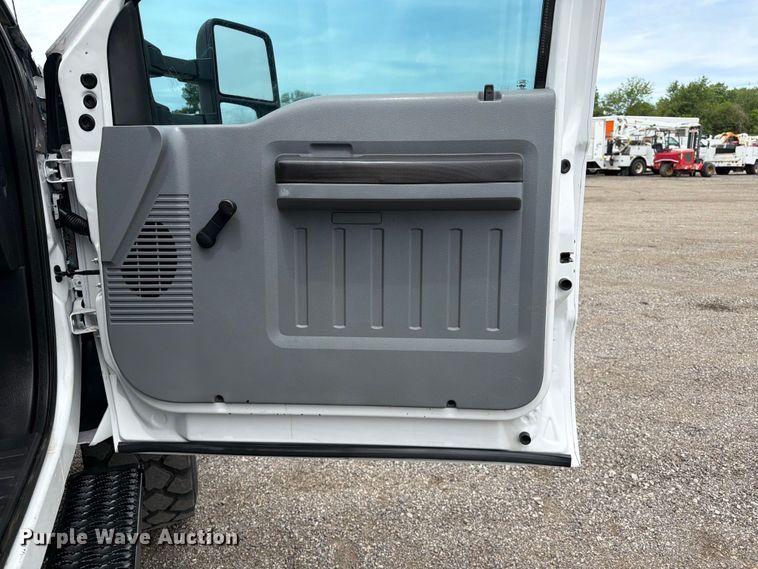 image for item EG9225 2016 Ford F550 Super Duty Crew Cab utility / service truck