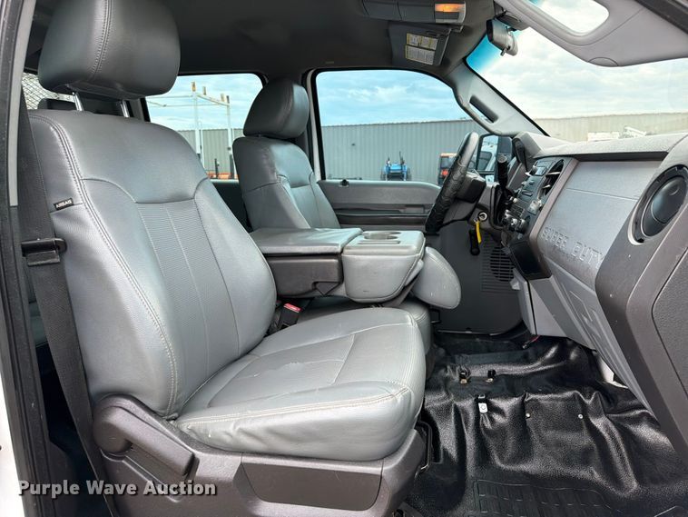 image for item EG9225 2016 Ford F550 Super Duty Crew Cab utility / service truck