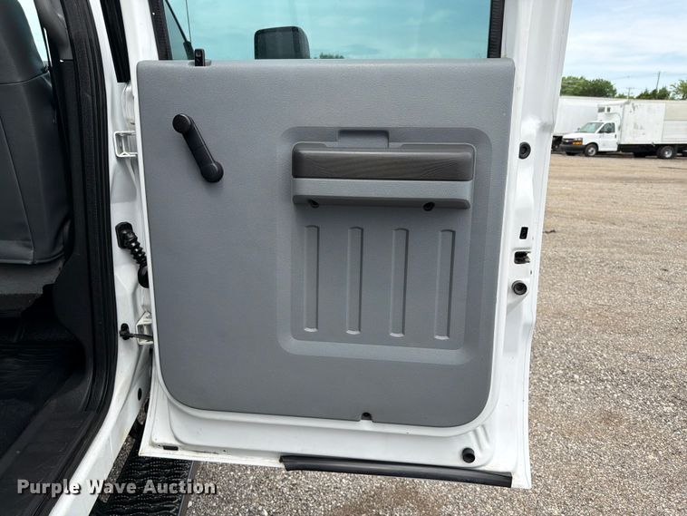 image for item EG9225 2016 Ford F550 Super Duty Crew Cab utility / service truck