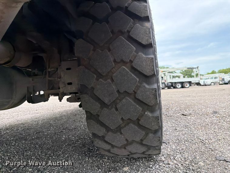 image for item EG9225 2016 Ford F550 Super Duty Crew Cab utility / service truck