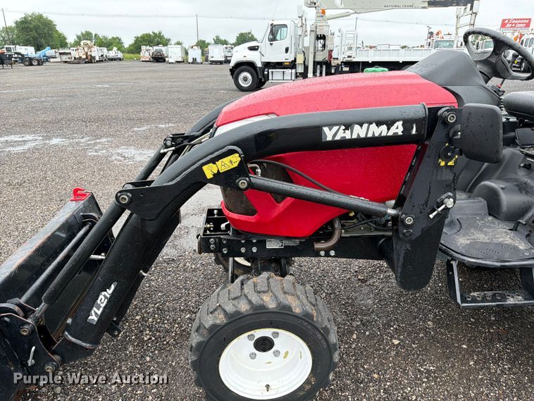 image for item EG9238 2018 Yanmar SA24 MFWD tractor