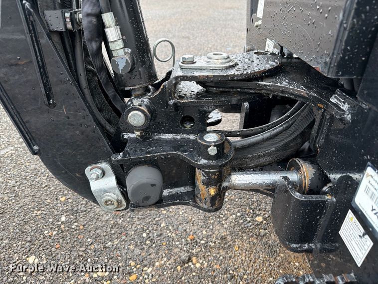 image for item EG9238 2018 Yanmar SA24 MFWD tractor