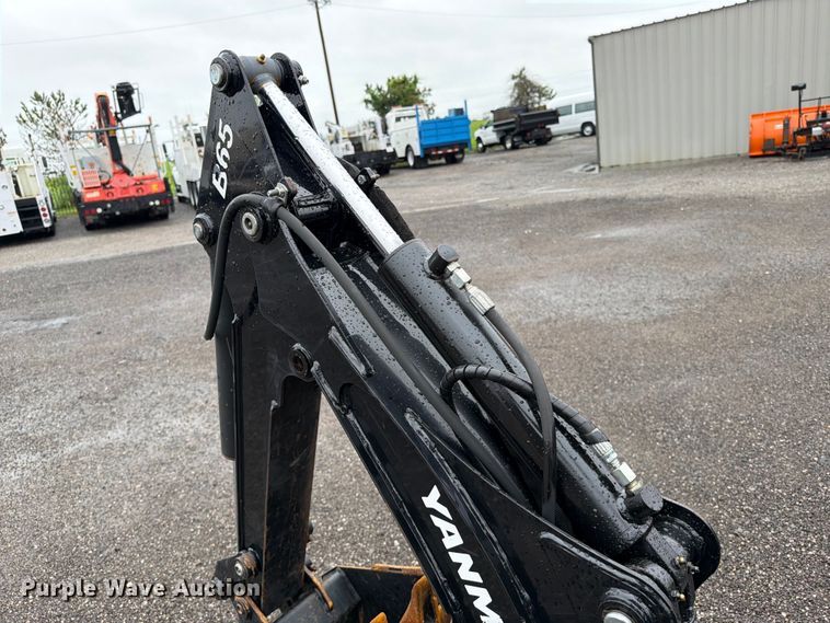 image for item EG9238 2018 Yanmar SA24 MFWD tractor