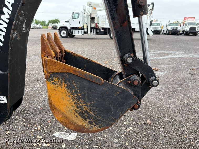 image for item EG9238 2018 Yanmar SA24 MFWD tractor