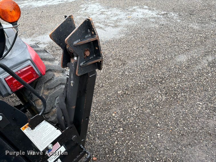 image for item EG9238 2018 Yanmar SA24 MFWD tractor