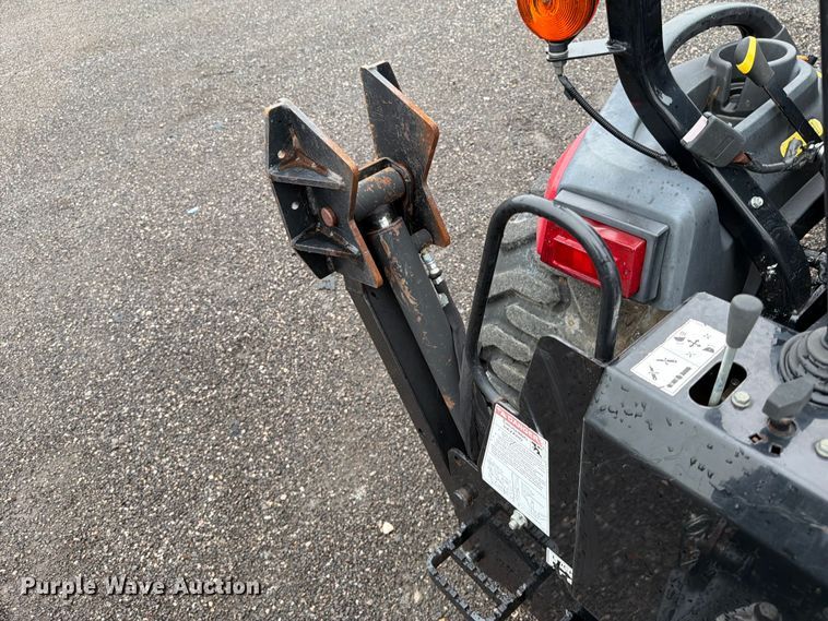 image for item EG9238 2018 Yanmar SA24 MFWD tractor