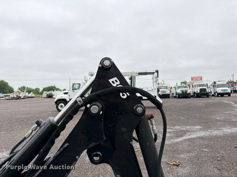 image for item EG9238 2018 Yanmar SA24 MFWD tractor