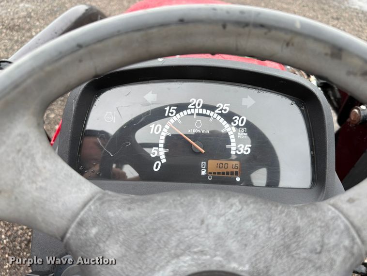 image for item EG9238 2018 Yanmar SA24 MFWD tractor