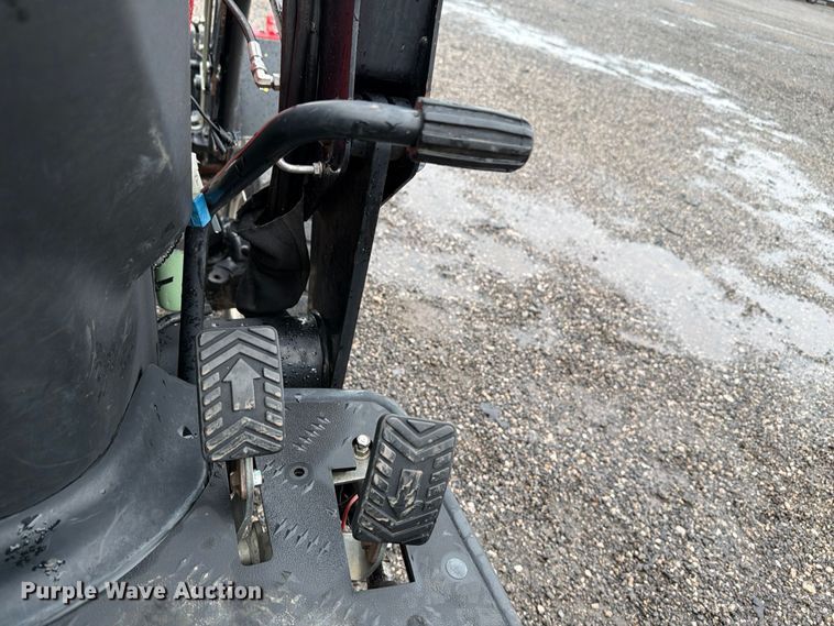 image for item EG9238 2018 Yanmar SA24 MFWD tractor