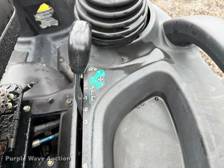 image for item EG9238 2018 Yanmar SA24 MFWD tractor