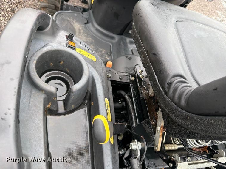 image for item EG9238 2018 Yanmar SA24 MFWD tractor