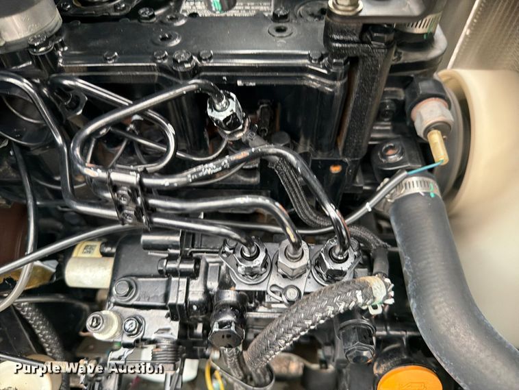 image for item EG9238 2018 Yanmar SA24 MFWD tractor