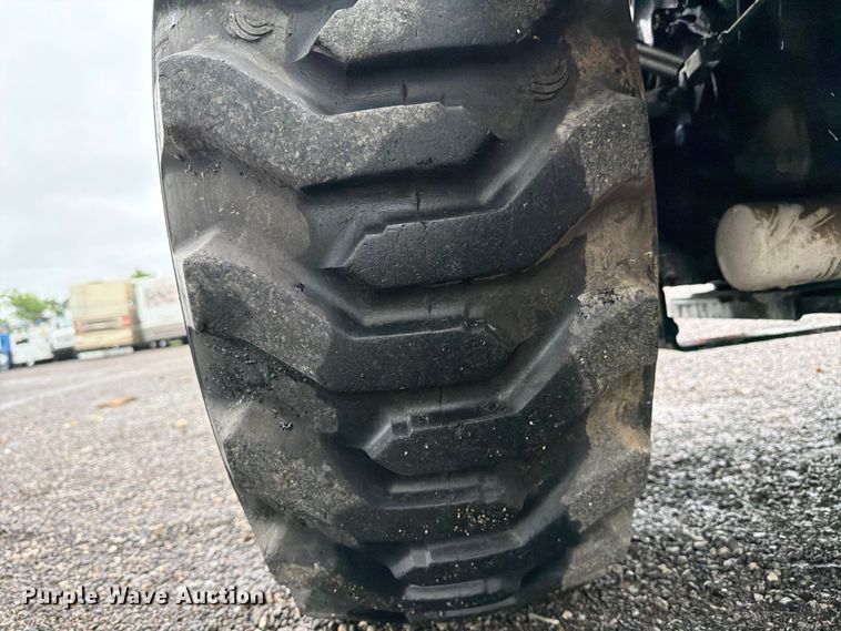 image for item EG9238 2018 Yanmar SA24 MFWD tractor
