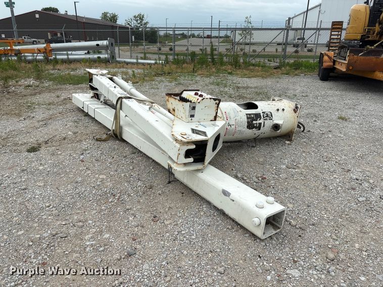 image for item EI5920 2012 Versalift SST40EIH-01 boom lift