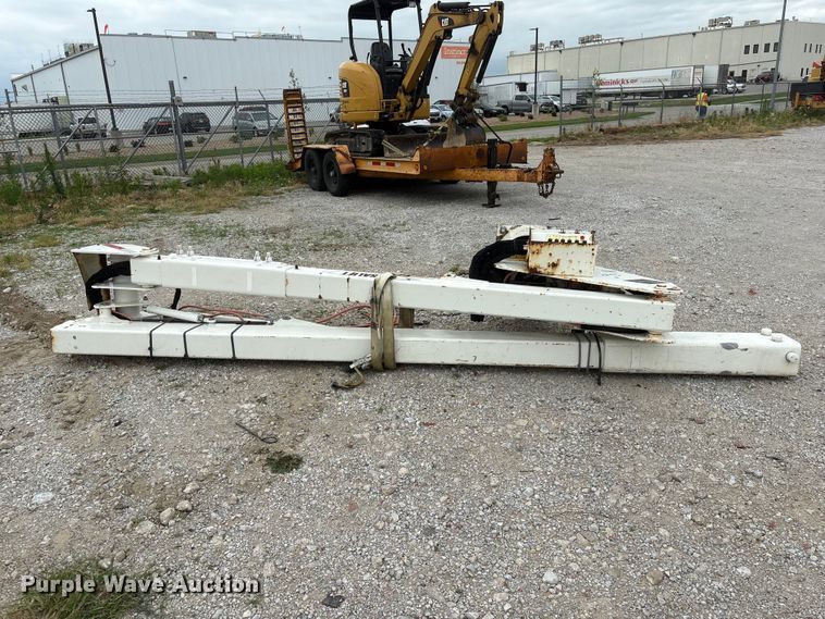 image for item EI5920 2012 Versalift SST40EIH-01 boom lift
