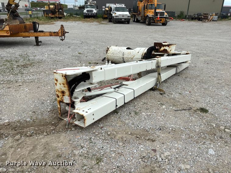 image for item EI5920 2012 Versalift SST40EIH-01 boom lift