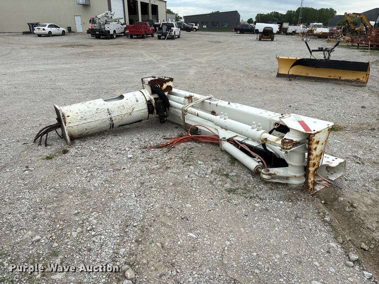 image for item EI5920 2012 Versalift SST40EIH-01 boom lift