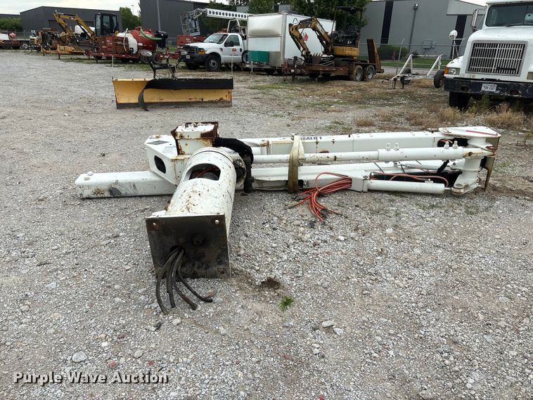 image for item EI5920 2012 Versalift SST40EIH-01 boom lift
