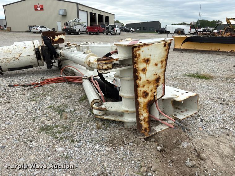 image for item EI5920 2012 Versalift SST40EIH-01 boom lift