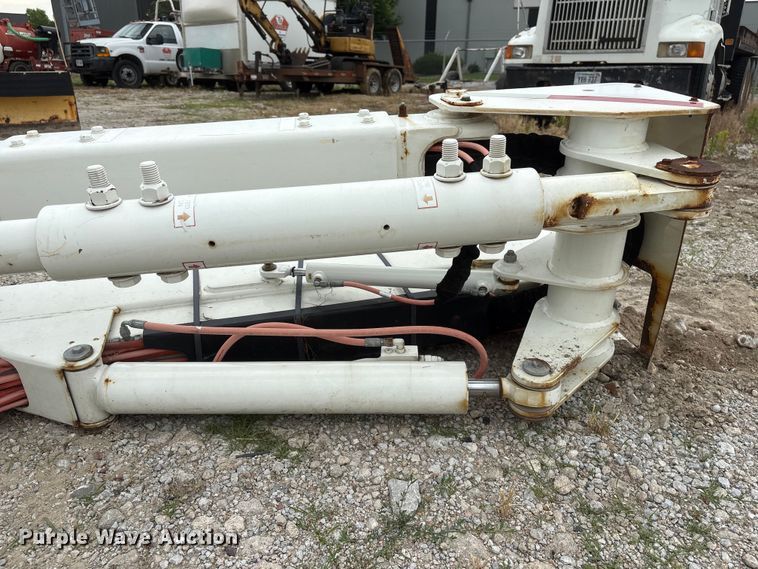 image for item EI5920 2012 Versalift SST40EIH-01 boom lift