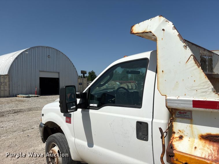 image for item EI5940 2004 Ford F450 Super Duty dump truck
