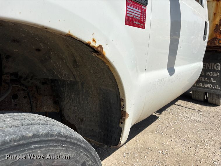 image for item EI5940 2004 Ford F450 Super Duty dump truck