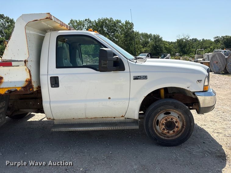 image for item EI5940 2004 Ford F450 Super Duty dump truck
