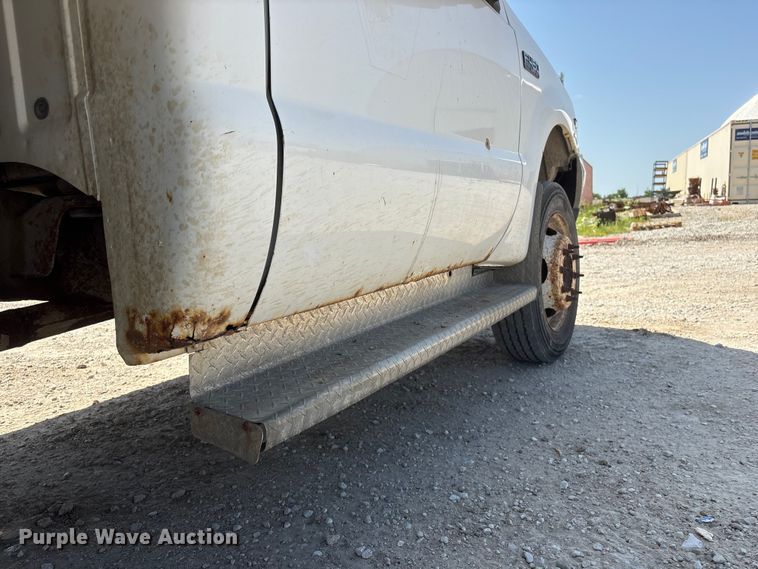 image for item EI5940 2004 Ford F450 Super Duty dump truck