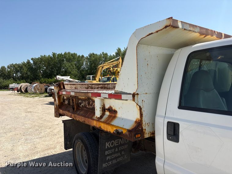 image for item EI5940 2004 Ford F450 Super Duty dump truck