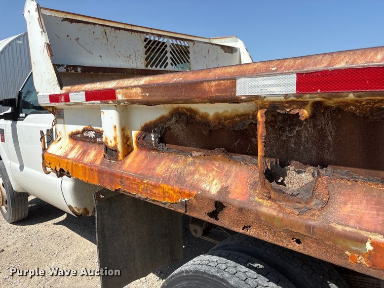 image for item EI5940 2004 Ford F450 Super Duty dump truck